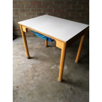 Vintage kindertafel nr 174